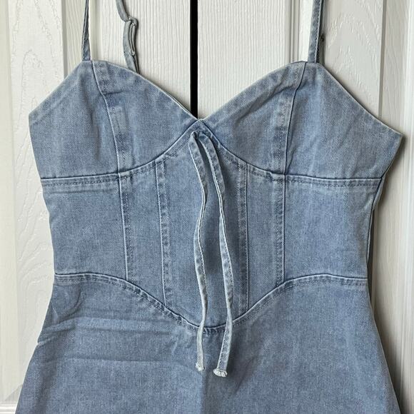 Pretty Little Thing Light Blue Corset Panel Denim Mini Dress NWT Size 6 - Picture 2 of 11